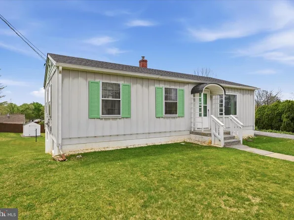 814 W 15th St, Front Royal, VA 22630