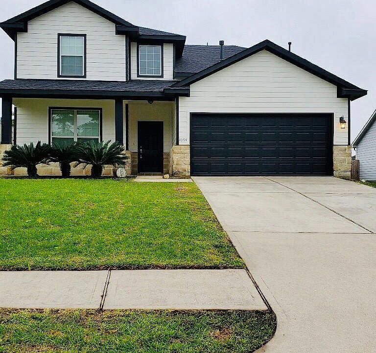 4/2.5/2 Fireplace, Formal, Game-room, Fenced backyard