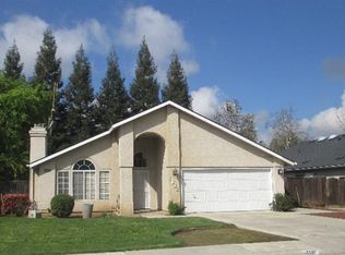 1631 S Blossom Dr, Reedley, CA 93654