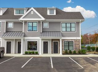 266 Farmingdale Rd UNIT 101, West Babylon, NY 11704