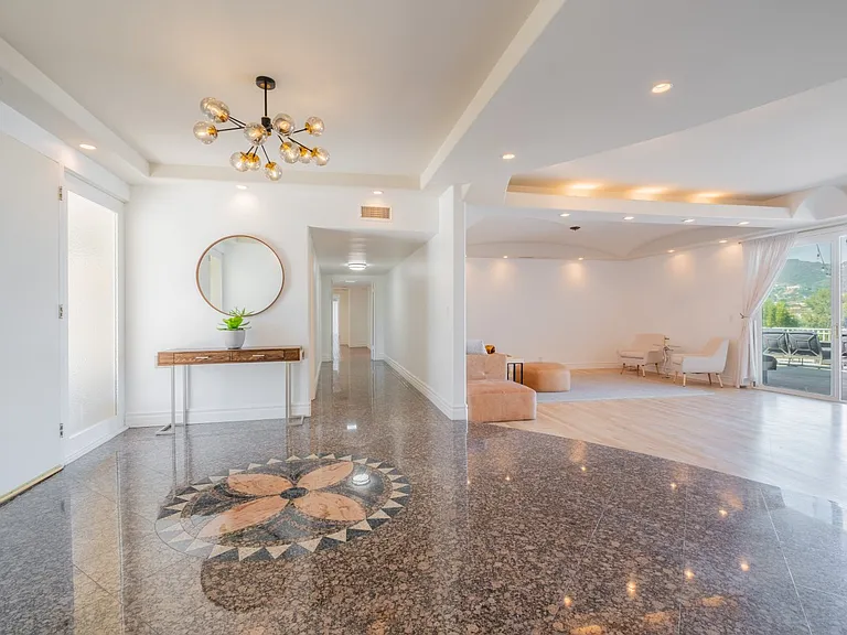 4321 Clear Valley Dr — Photo 6