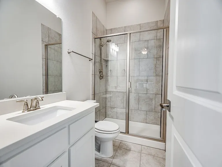 905 Asbury Dr — Photo 12