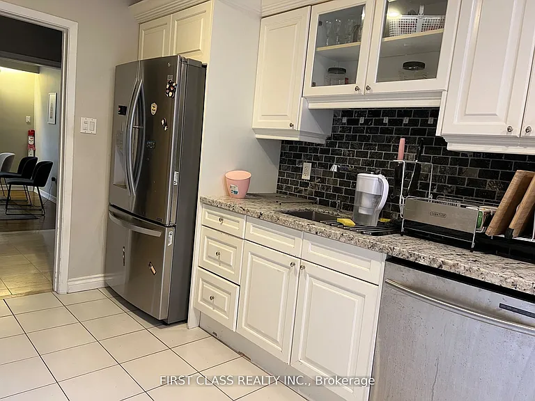51 Ealing Dr — Photo 4