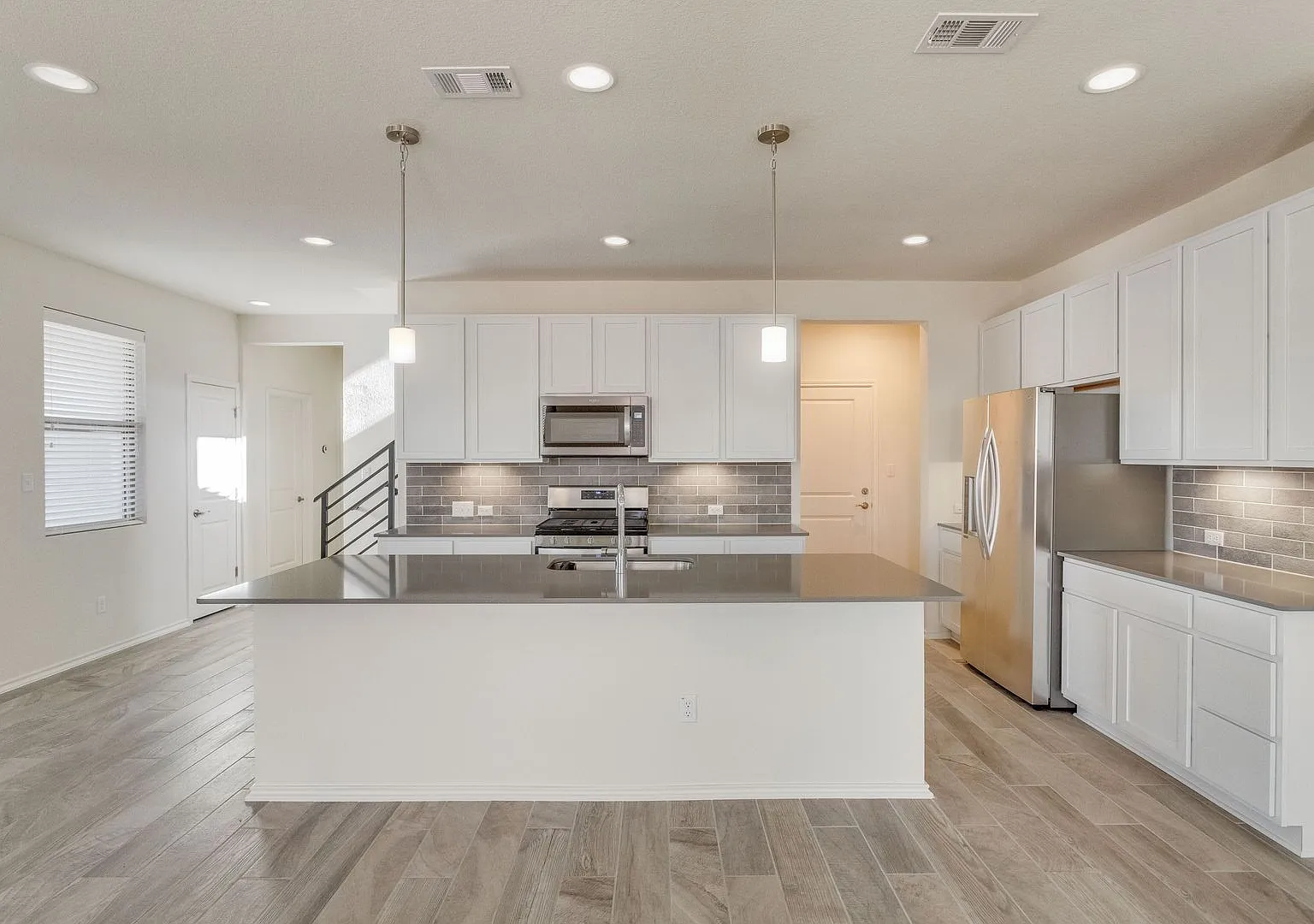 9100 Garnet Dr, Austin, TX 78729 — Photo 4