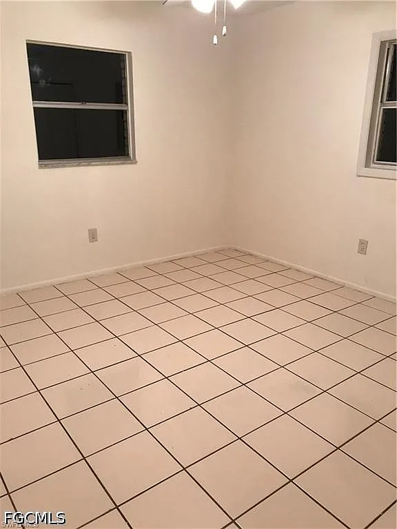 2 bed, 1.0 bath, 940 sqft, $1,200 — Photo 3