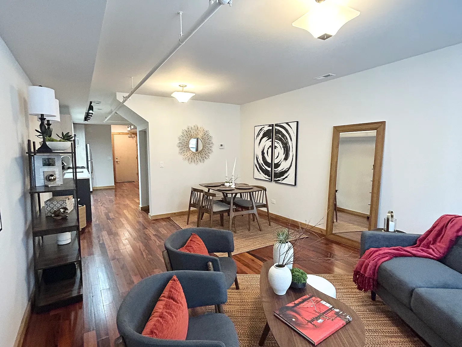 2 bed, 2.5 bath, 1050 sqft, $2,800 — Photo 2