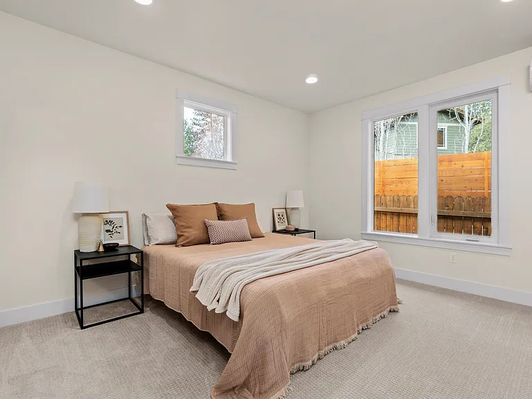 61662 SW Woodriver Dr — Photo 18