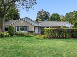 1125 Golfview Rd, Glenview, IL 60025