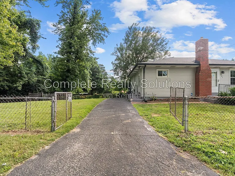201 Sadonia Ave — Photo 2