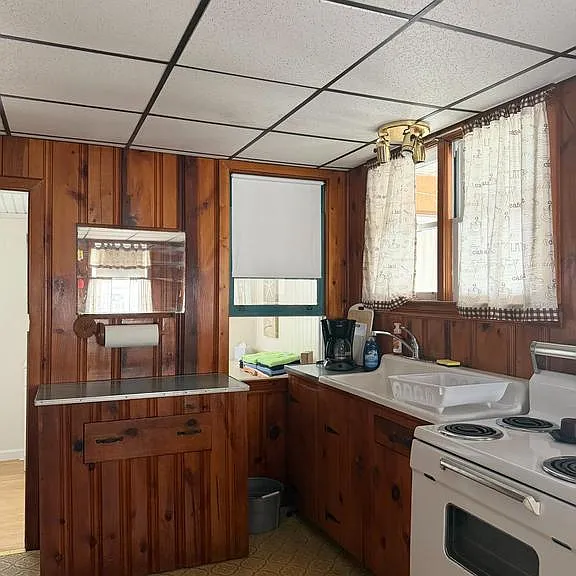 102 Garrison Ave — Photo 13