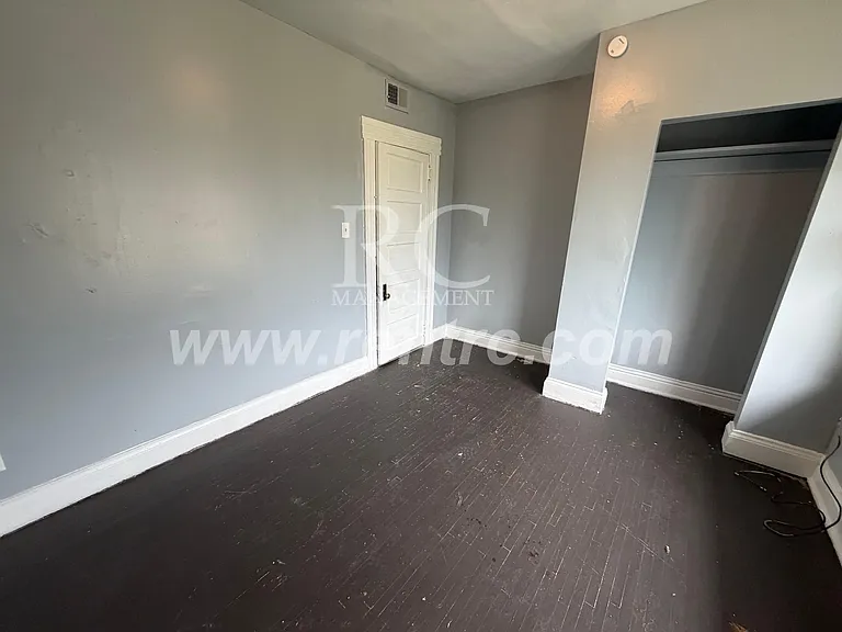 107-4 W Davis St — Photo 9