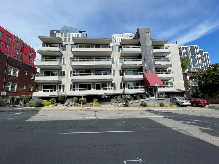 Escolier Apartments — Photo 48