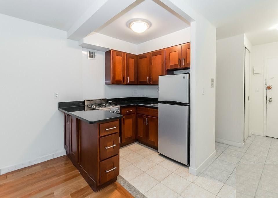 1st image of 9 E 32nd St APT Glh