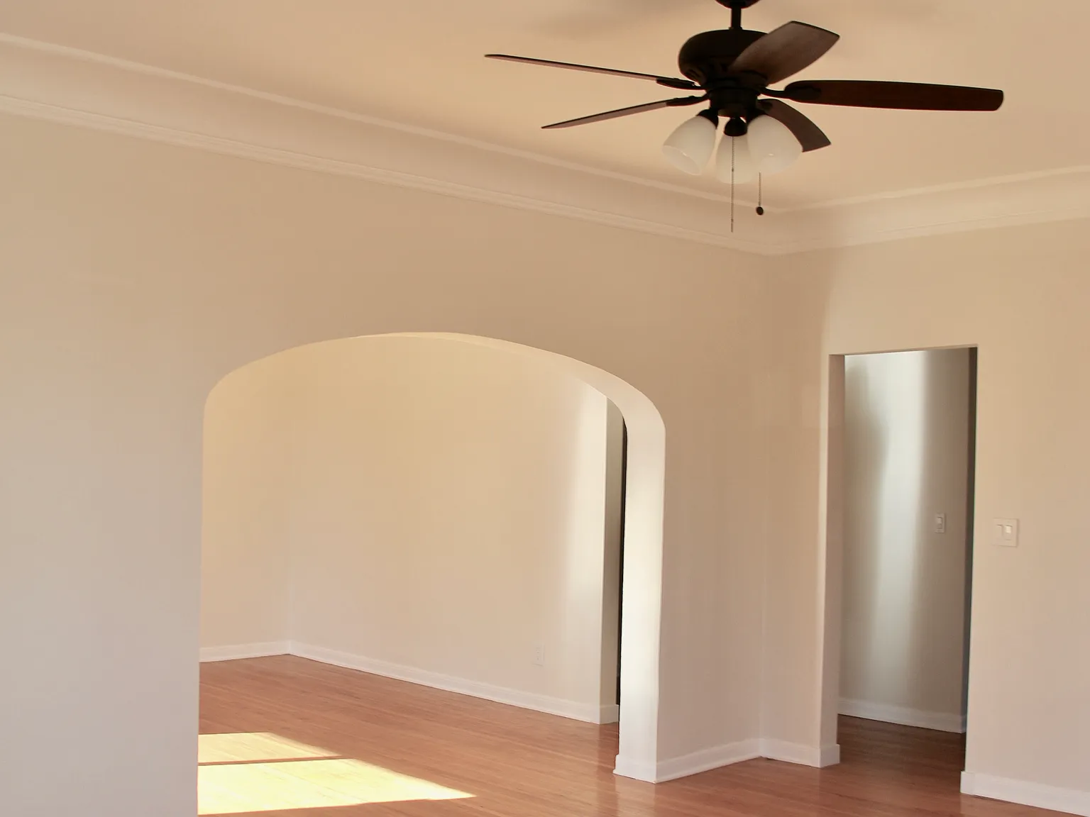 1239 S Hudson Ave — Photo 4