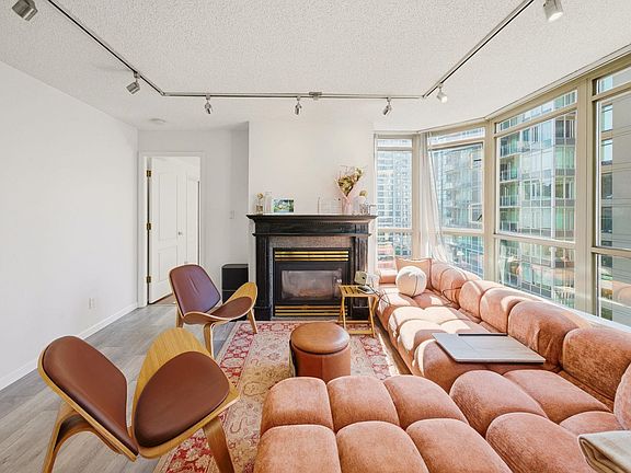 5th image of 867 Hamilton St #1705