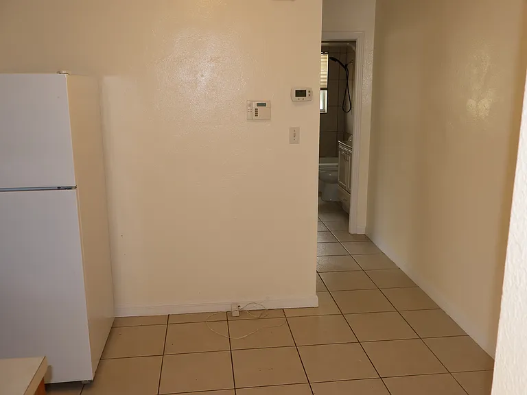 2411 W Lemon St #B — Photo 7