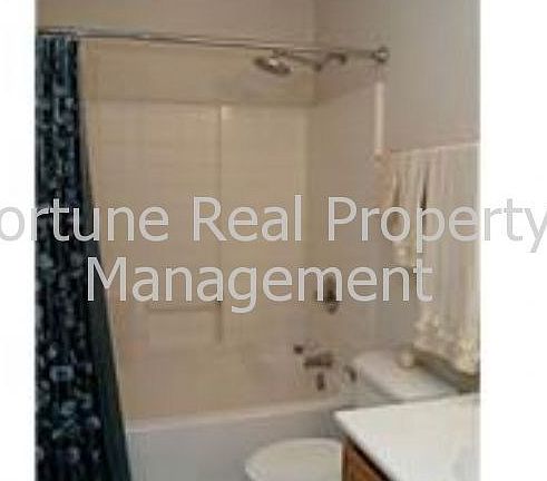 4th image of 233 Tulip Ln