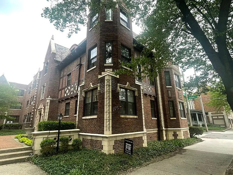 775 E. Broad St — Photo 95