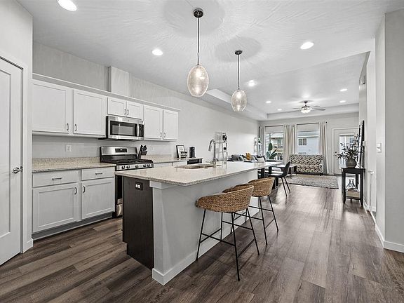 3rd image of 765 River Bend Ln