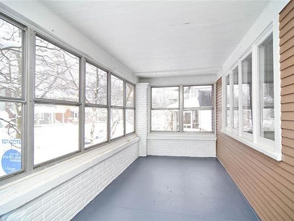 5th image of 619 Gladstone Dr SE