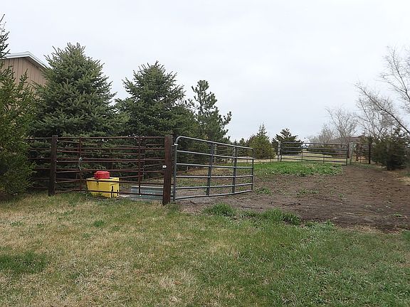 5th image of 10400 W Bluff Rd