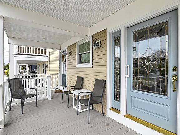 4th image of 202 Simpson Ave #A