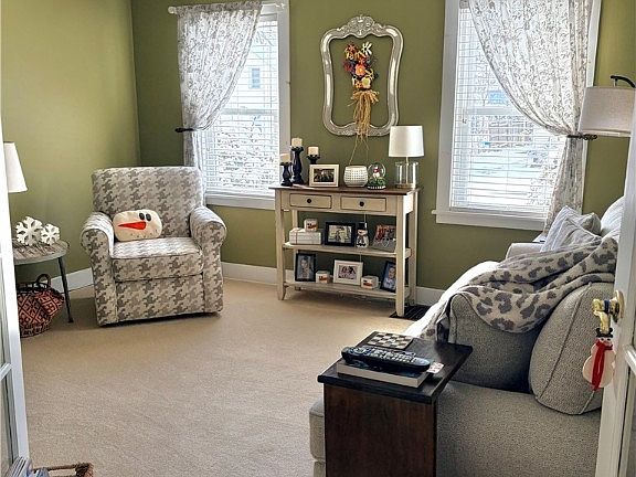 4th image of 10 Maple St