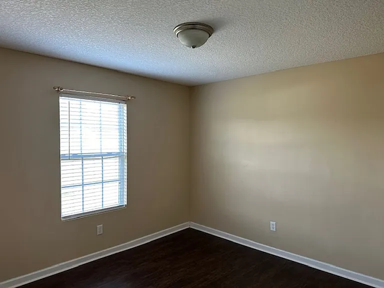 7002 White Pine Ave — Photo 8