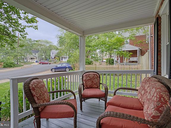 3rd image of 2703 Farnsworth Dr