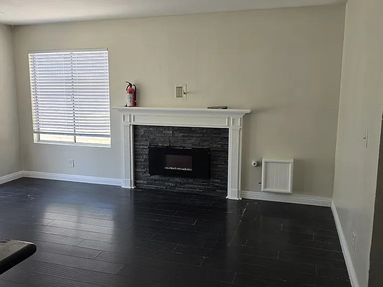 E Mesa Dr — Photo 4