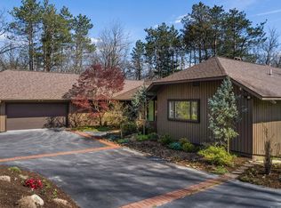 1155 Country Club Rd, Ann Arbor, MI 48105