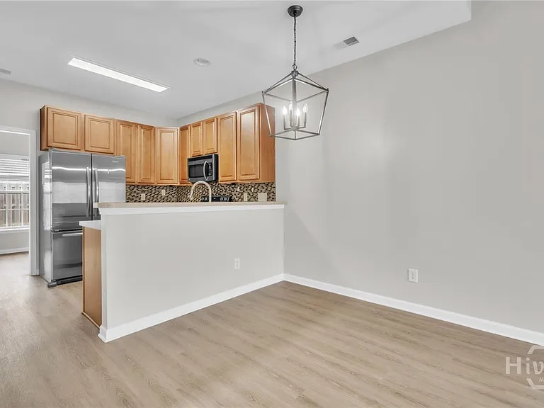122 Cromer St — Photo 7