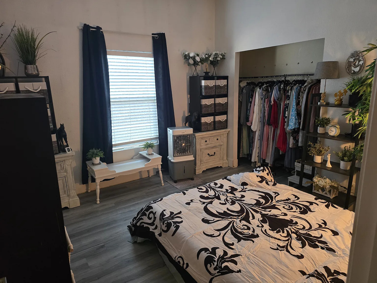 28350 Hampshire Dr — Photo 1