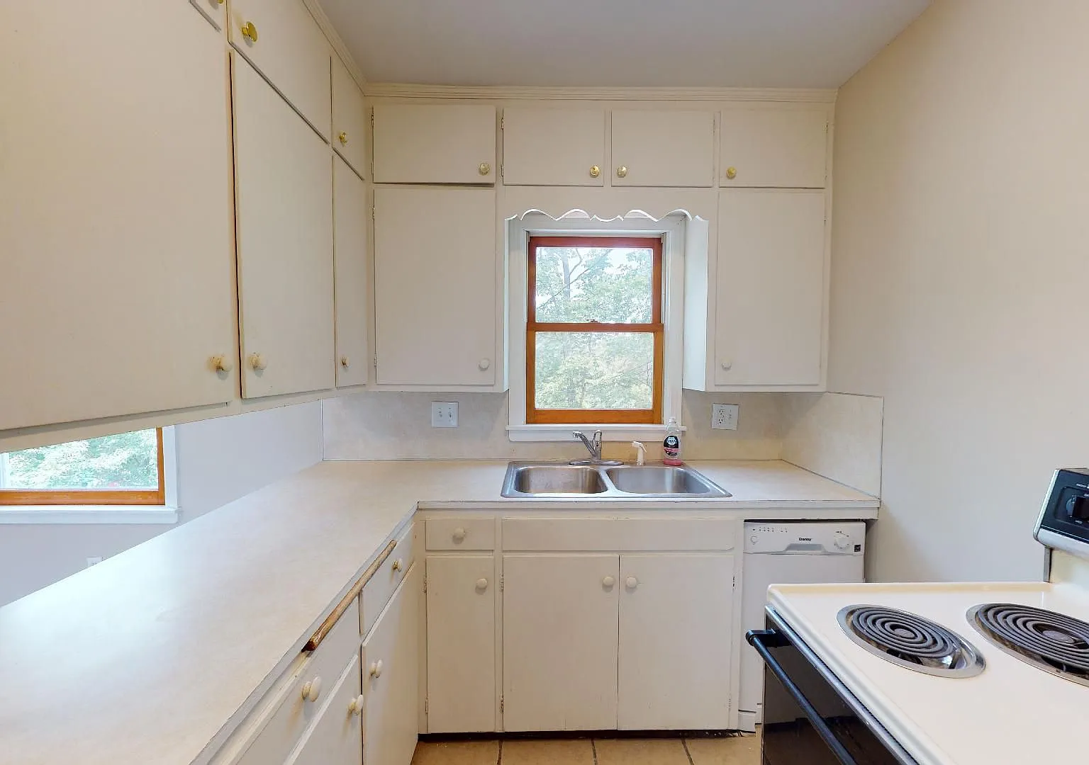 Walk to ISU Washer/Dryer 3 Large Bedrooms Only $450/person * Available Immediately — Photo 2