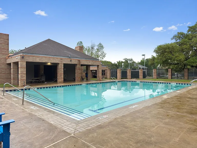 7902 Isaac Pryor Dr — Photo 34