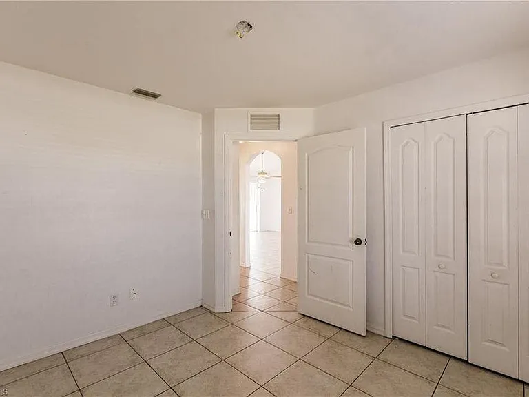 1627 NE 7th Pl — Photo 13