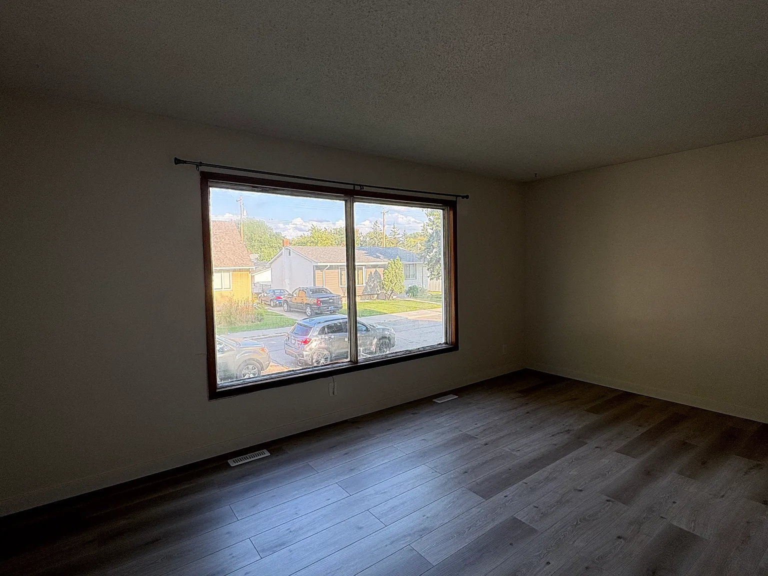 496 King Edward Street - 1 — Photo 2