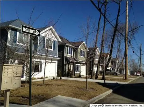 24 York Ave, Staten Island, NY 10301