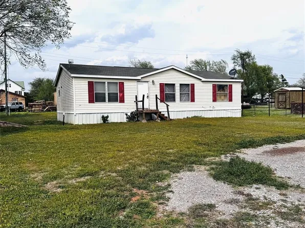 305 E 7th St, Leedey, OK 73654