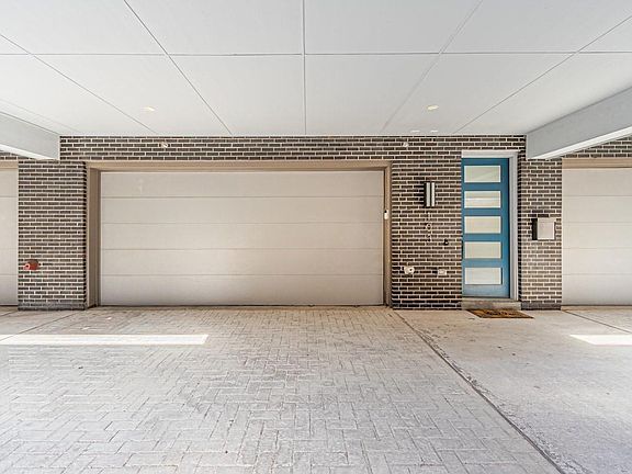 2nd image of 422 W 9th St #103