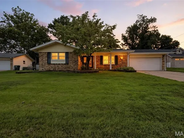 3492 Huntington Ln, Saint Charles, MO 63303