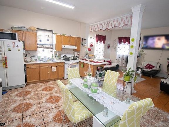 4th image of 53 Belmont Ave