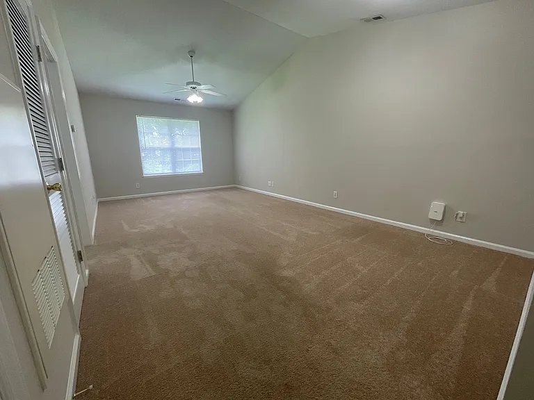 Meridian Park Apartments — Photo 20