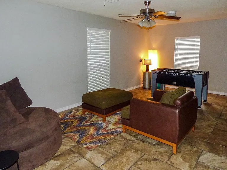 1102 Echo Ln — Photo 6