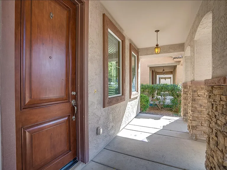 4128 E Vest Ave — Photo 2