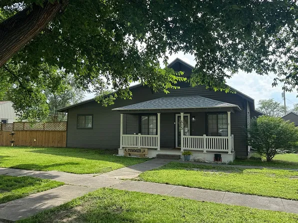 415 Lincoln St, Quinter, KS 67752