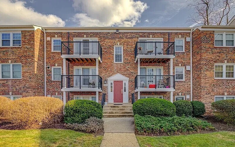 9491 Fairfax Blvd #201