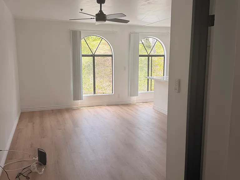 Salt & Vine Oceanside Apartments — Photo 9