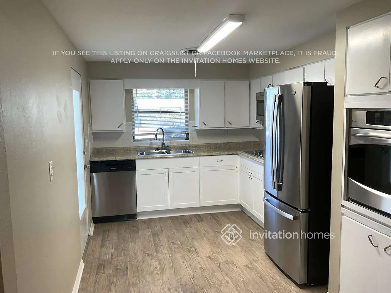 2824 Seaspray St Sarasota, FL 34231 — Photo 4