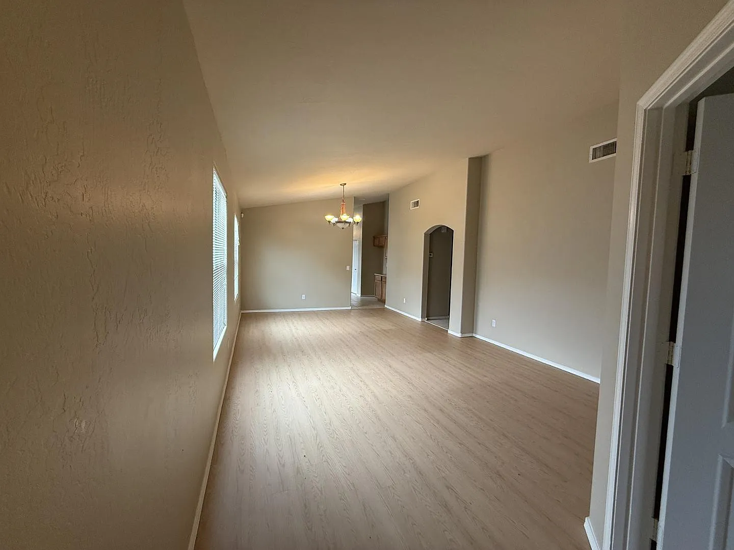 4 bed, 2.0 bath, 1806 sqft, $1,795 — Photo 3